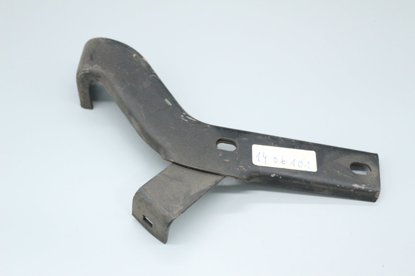 Bumper bracket front center right