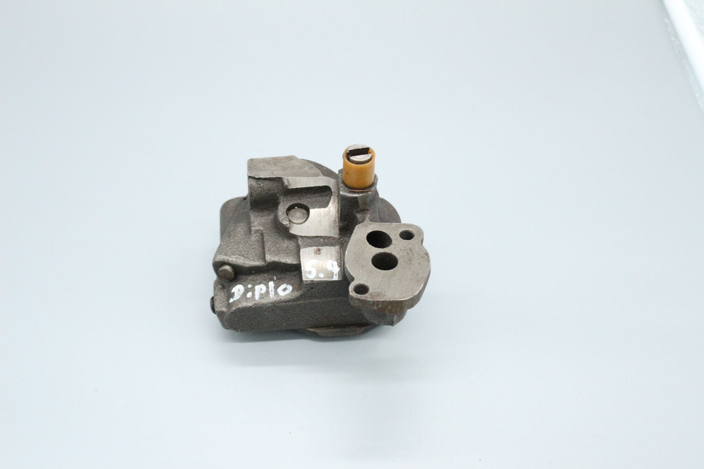 Oil pump V8