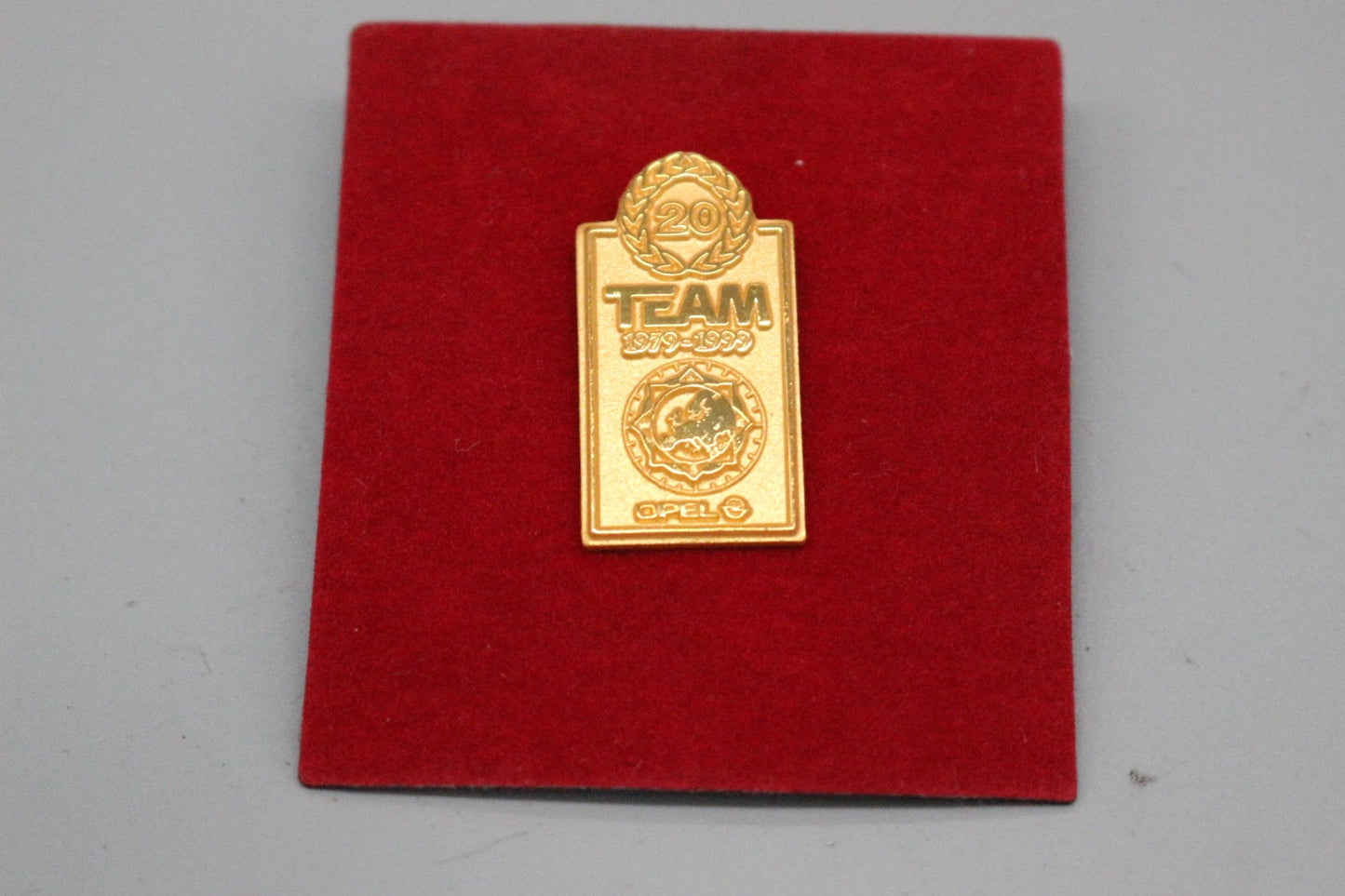PIN Abzeichen Opel Team 20 Jahre 1979-1999