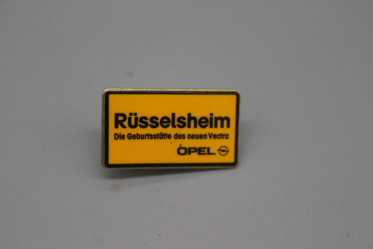 Pin Badge Opel Rüsselsheim The birthplace of the new Vectra
