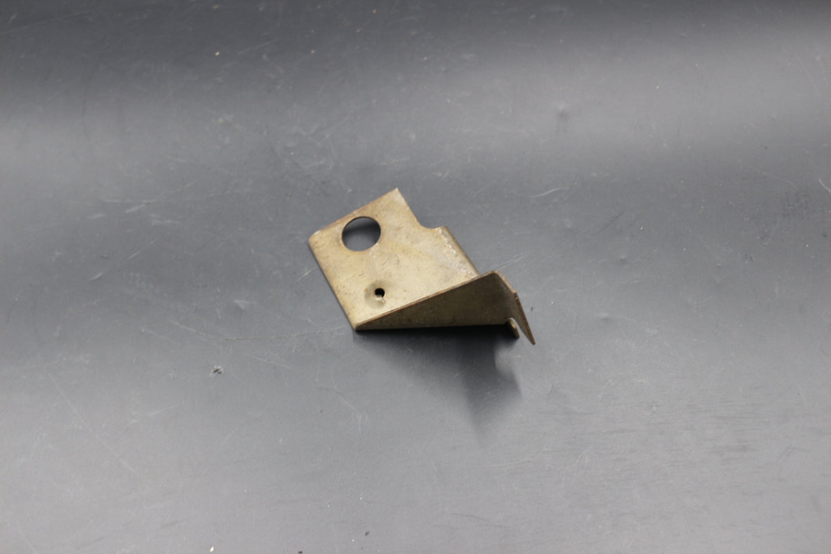 Halter hinten links Ausgleichsbehälter Opel Monza Senator A OE 1304718