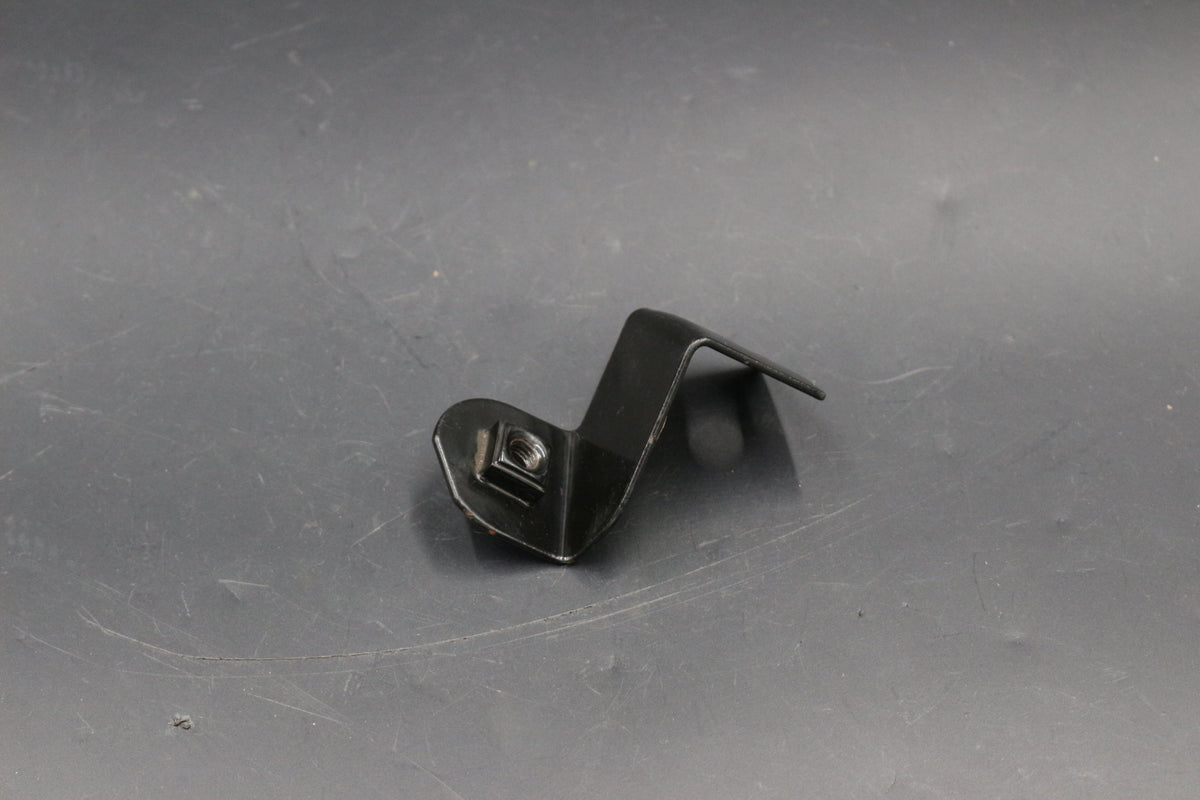 Halter Stoßstange hinten rechts außen Opel Rekord D Commodore B OE 1406417
