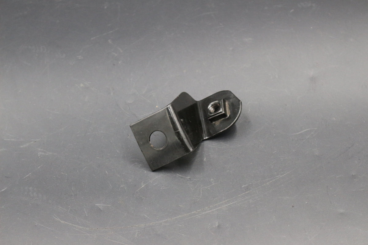 Halter Stoßstange hinten rechts außen Opel Rekord D Commodore B OE 1406417