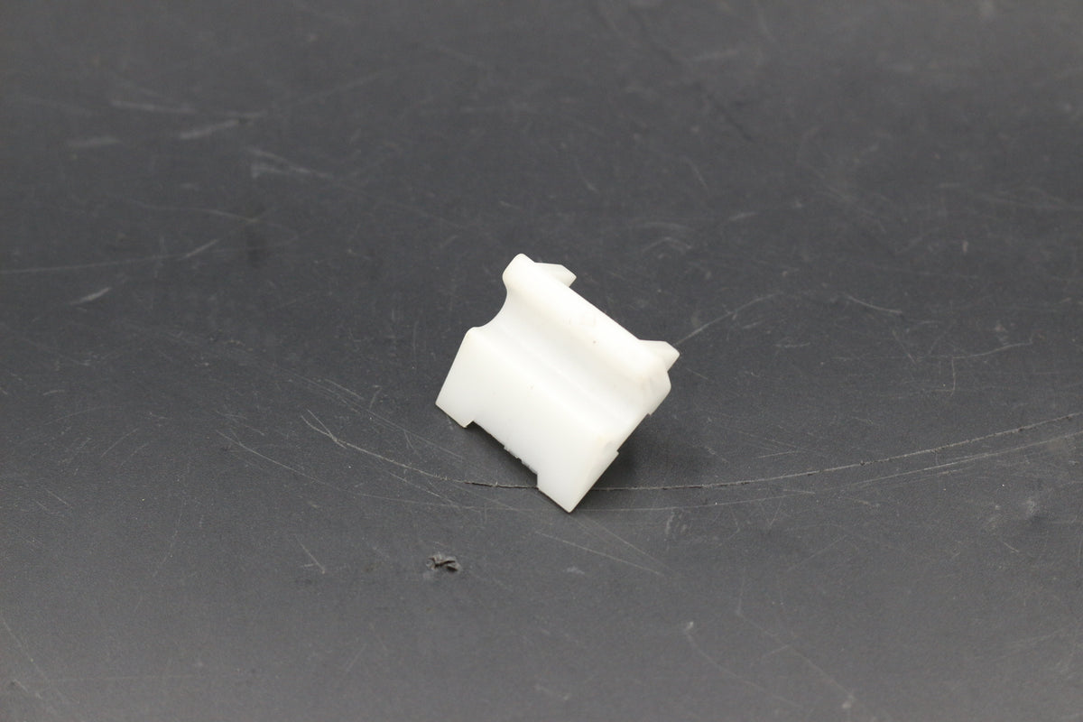 Clip Hauptscheinwerfer Rekord E Commodore C Monza Senator A OE 90045641