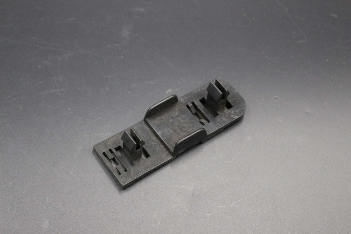 Klammer Clip Zierleiste Heckklappe Opel Omega A Caravan OE 129940