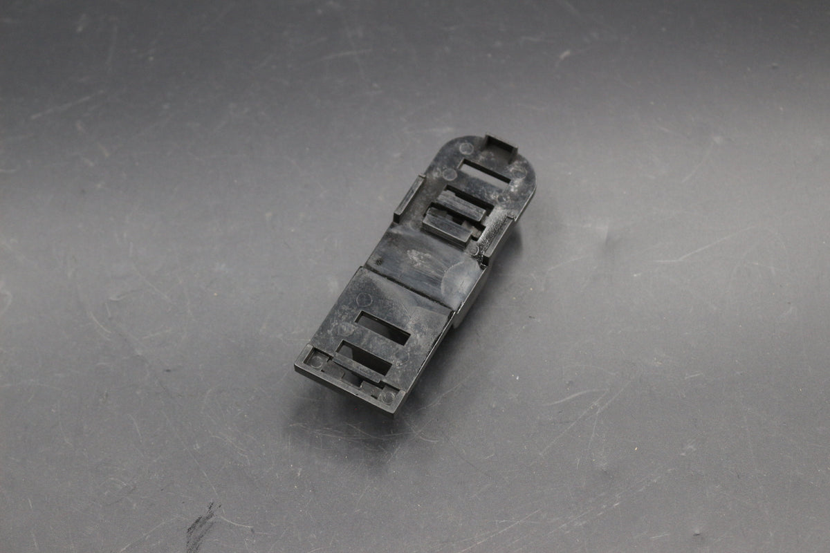 Klammer Clip Zierleiste Heckklappe Opel Omega A Caravan OE 129940