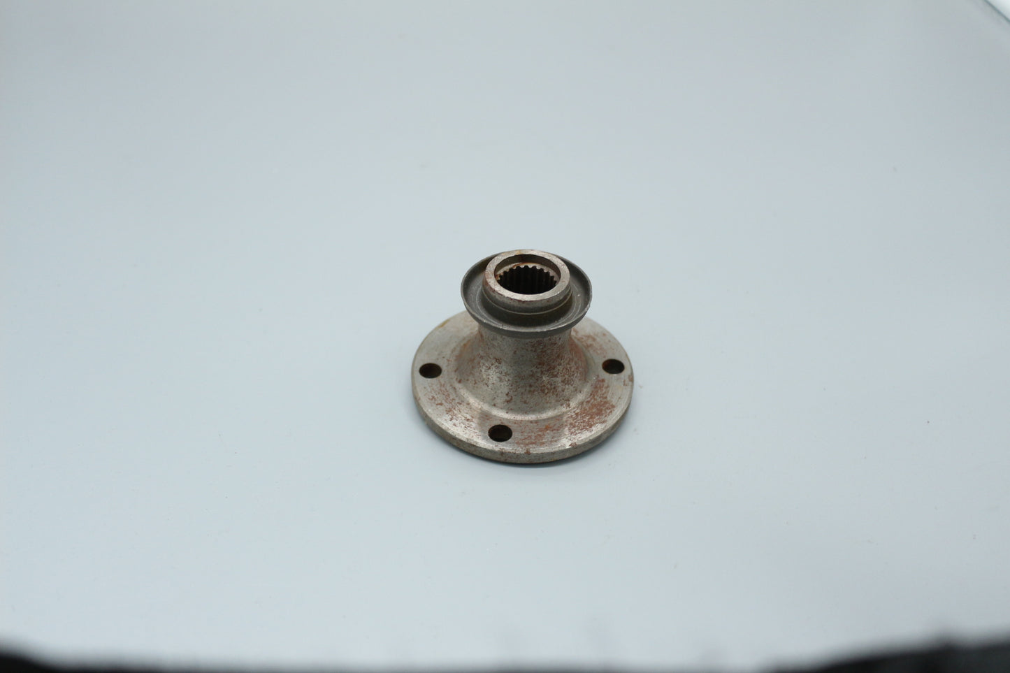 Flansch mit Ablenkring Antriebskegelrad