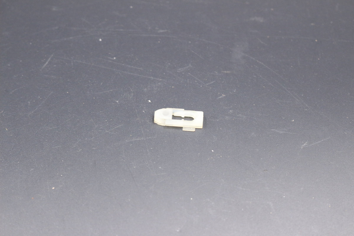 Klammer Clip Radlaufleiste Opel Rekord Commodore Ascona Manta Kadett OE 174722