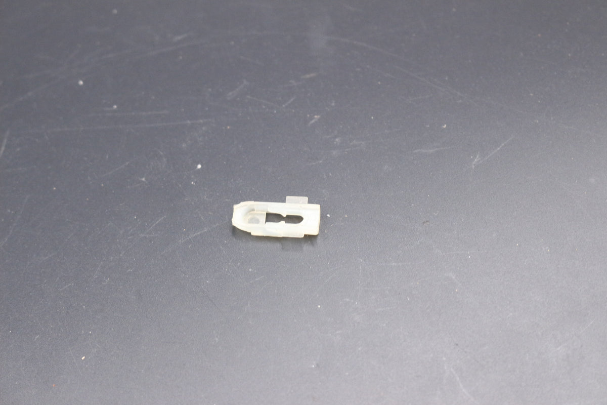 Klammer Clip Radlaufleiste Opel Rekord Commodore Ascona Manta Kadett OE 174722