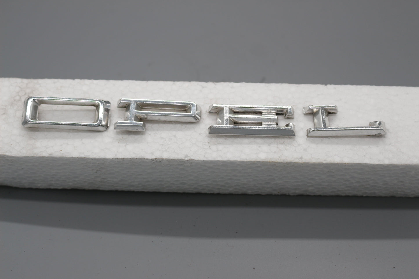 Opel Schriftzug Buchstabensatz